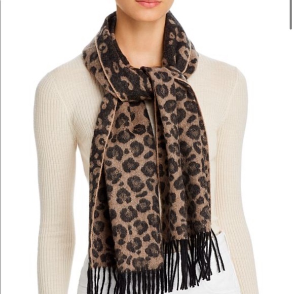 Bloomingdale's Accessories - BRAND NEW BLOOMINGDALE’S 100% Cashmere Scarf